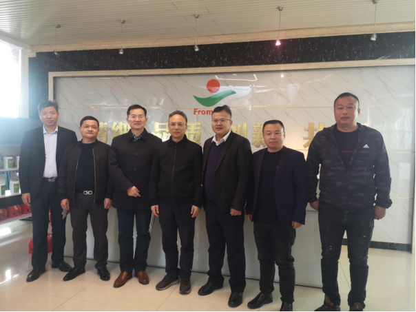 湖北省公安縣委組織部副部長劉清毅走訪天香生物參觀調(diào)研，洽談?wù)猩毯献? onmousewheel=