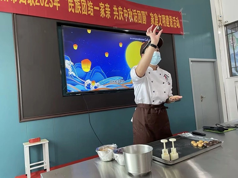 邵陽市五里牌小學(xué)“民族團(tuán)結(jié)話中秋”活動在玖味中醫(yī)藥膳研學(xué)實(shí)踐教育基地順利舉行