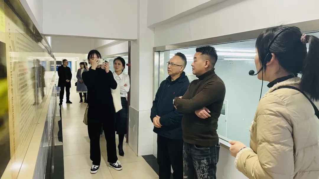 種下梧桐樹，引得鳳凰來