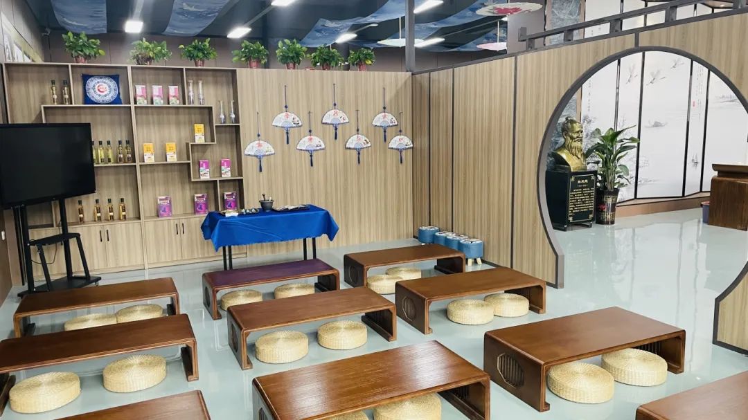 種下梧桐樹，引得鳳凰來