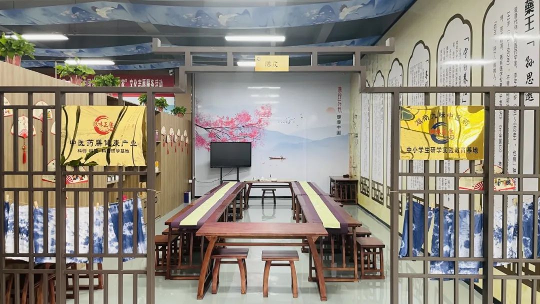 種下梧桐樹，引得鳳凰來