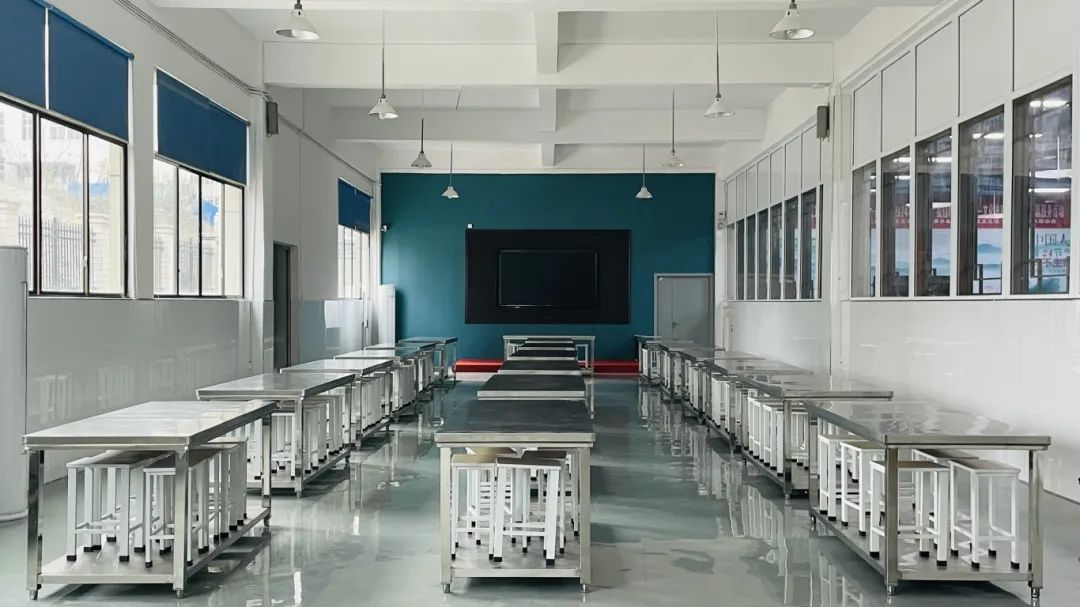 種下梧桐樹，引得鳳凰來