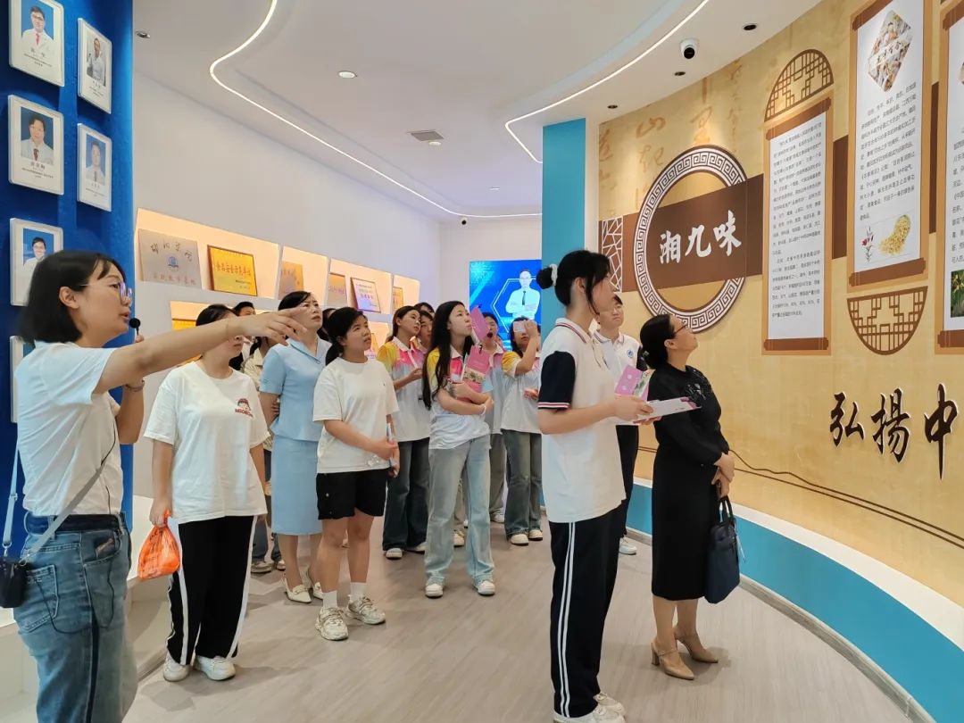 湖南九味中醫(yī)藥研學(xué)實(shí)踐教育基地迎來(lái)了一場(chǎng)別開(kāi)生面的研學(xué)實(shí)踐活動(dòng)