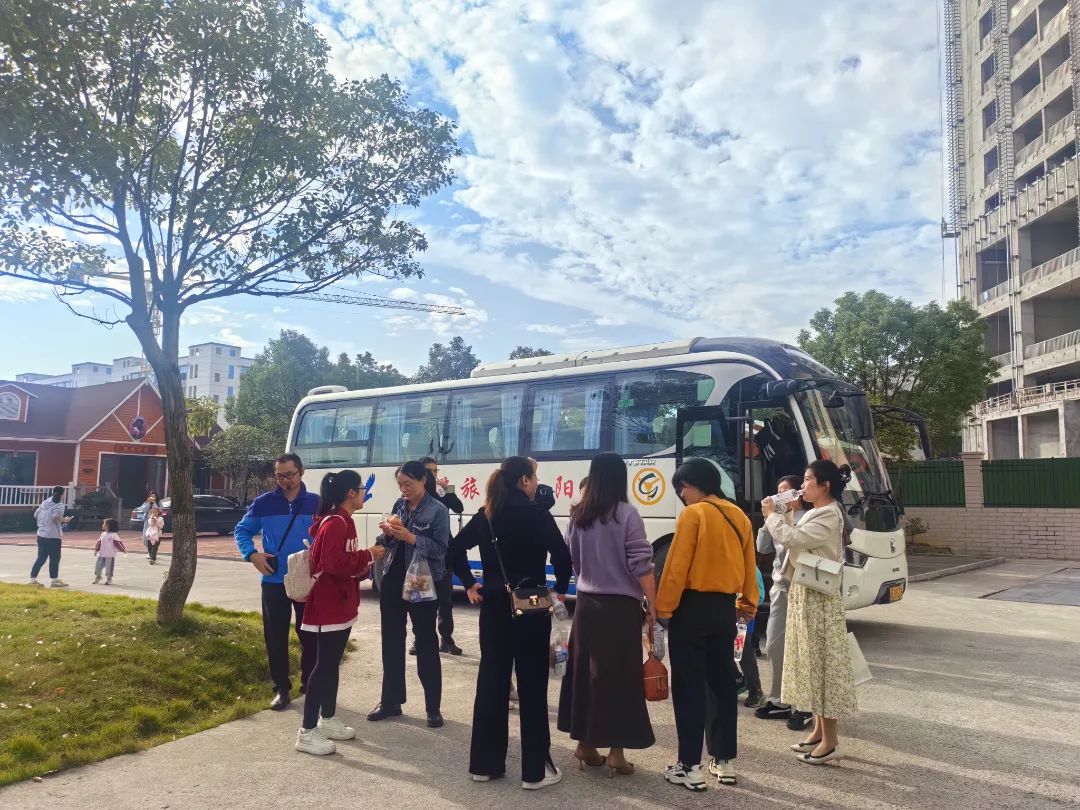 邵陽(yáng)學(xué)院附屬第二醫(yī)院團(tuán)建秋游拓展活動(dòng)在天香生物紫色健康產(chǎn)業(yè)園盛大啟航