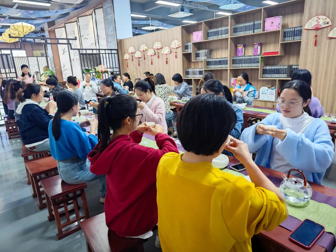 邵陽(yáng)學(xué)院附屬第二醫(yī)院團(tuán)建秋游拓展活動(dòng)在天香生物紫色健康產(chǎn)業(yè)園盛大啟航