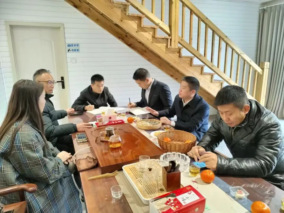 邵陽(yáng)市經(jīng)濟(jì)開(kāi)發(fā)區(qū)黨工委書(shū)記、管委會(huì)主任劉文龍一行到天香生物走訪調(diào)研